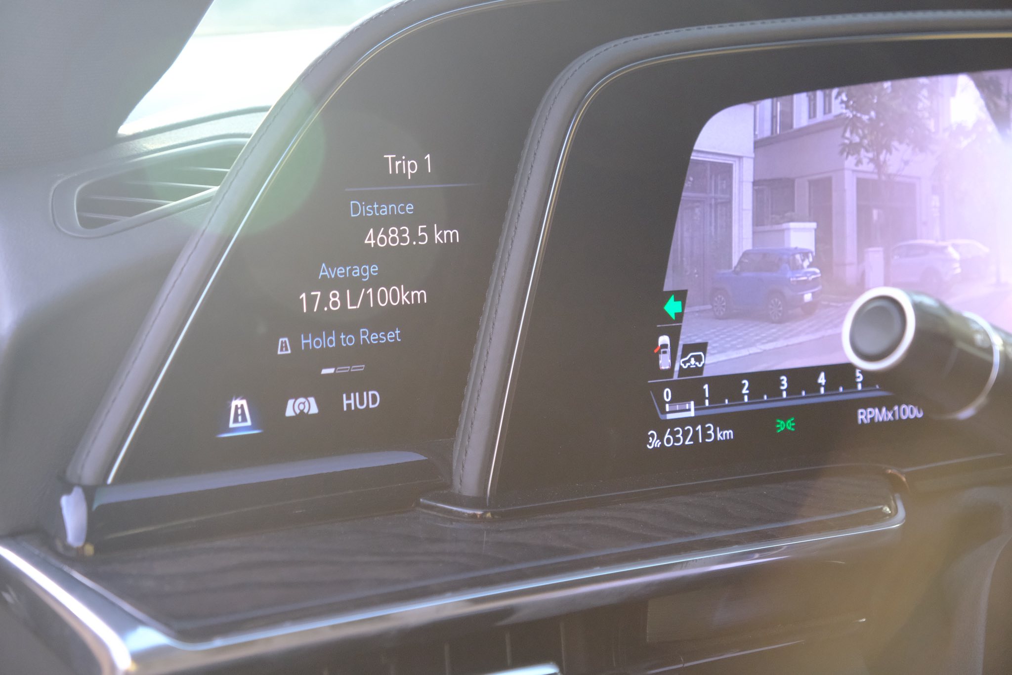 Mức tiêu thụ nhiên liệu trên đồng hồ Cadillac Escalade