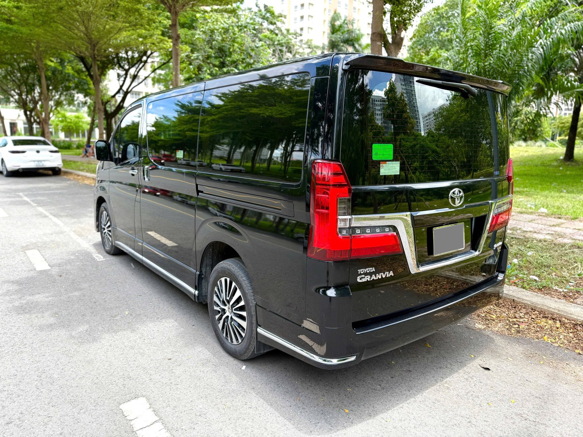 Bảng điều khiển trung tâm trên Toyota Granvia