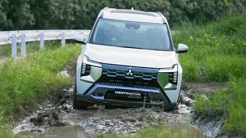 Mitsubishi Destinator phiên bản mới