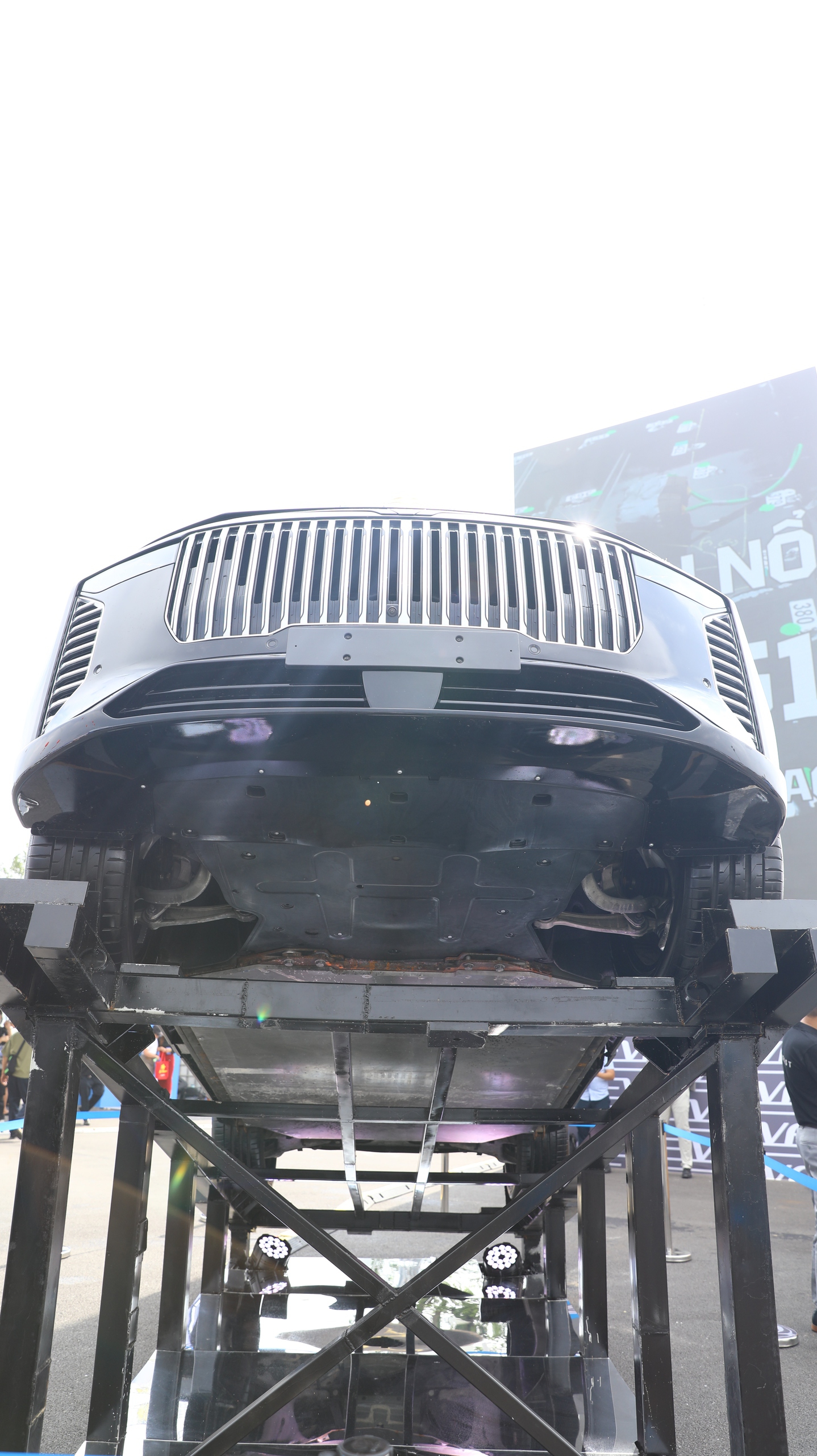 Chi tiết gầm xe chống đạn