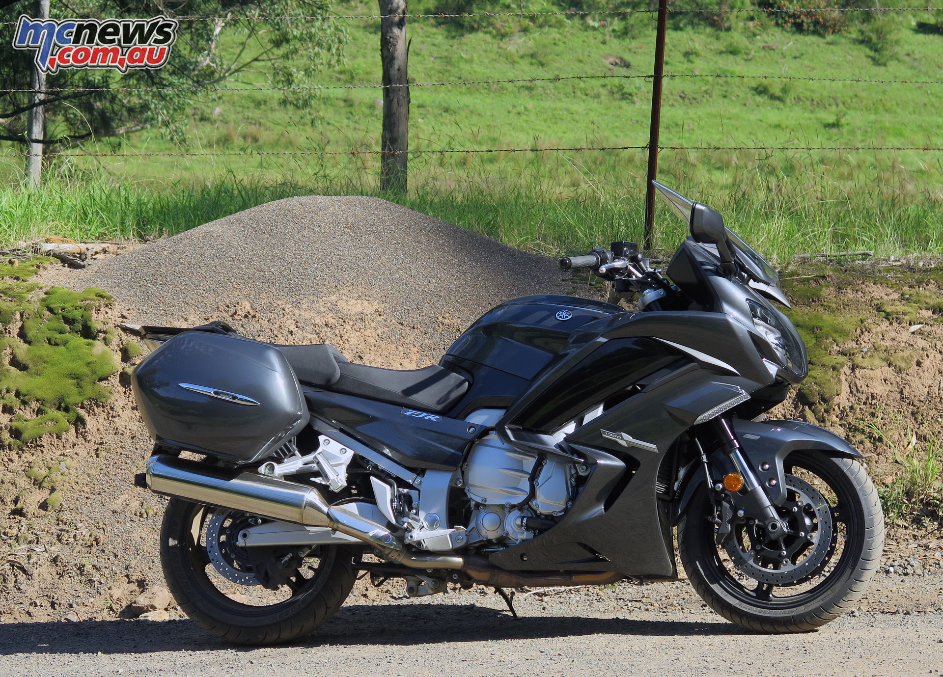 Mô tô Yamaha FJR1300 thương mại