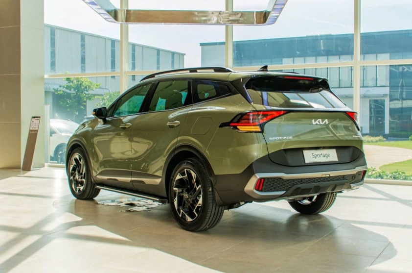 So sánh ngoại thất Lynk & Co 01 Hyper và Kia Sportage