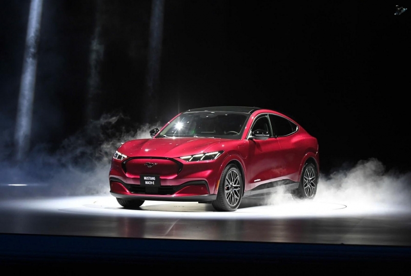 Xe điện Ford Mustang Mach-E phong cách coupe thể thao