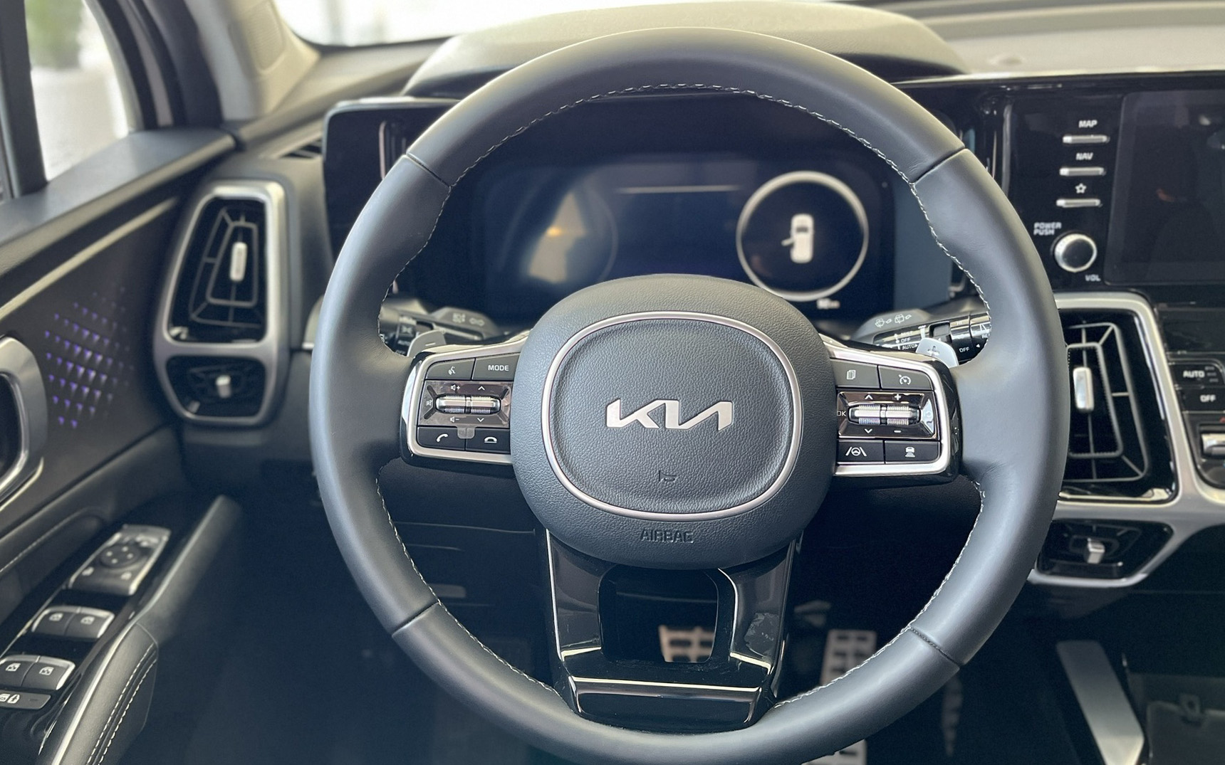 Bảng điều khiển Kia Sorento Hybrid