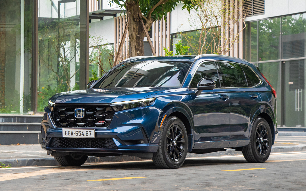 Honda CR-V e:HEV màu đỏ đậm
