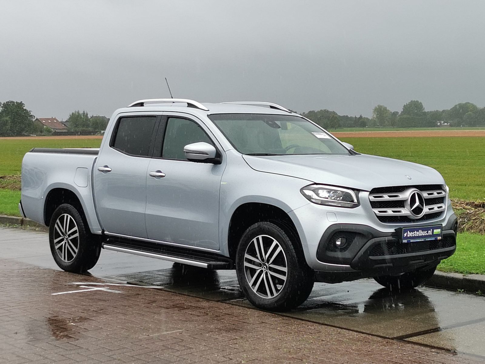 Xe bán tải X-Class thất bại của Mercedes-Benz