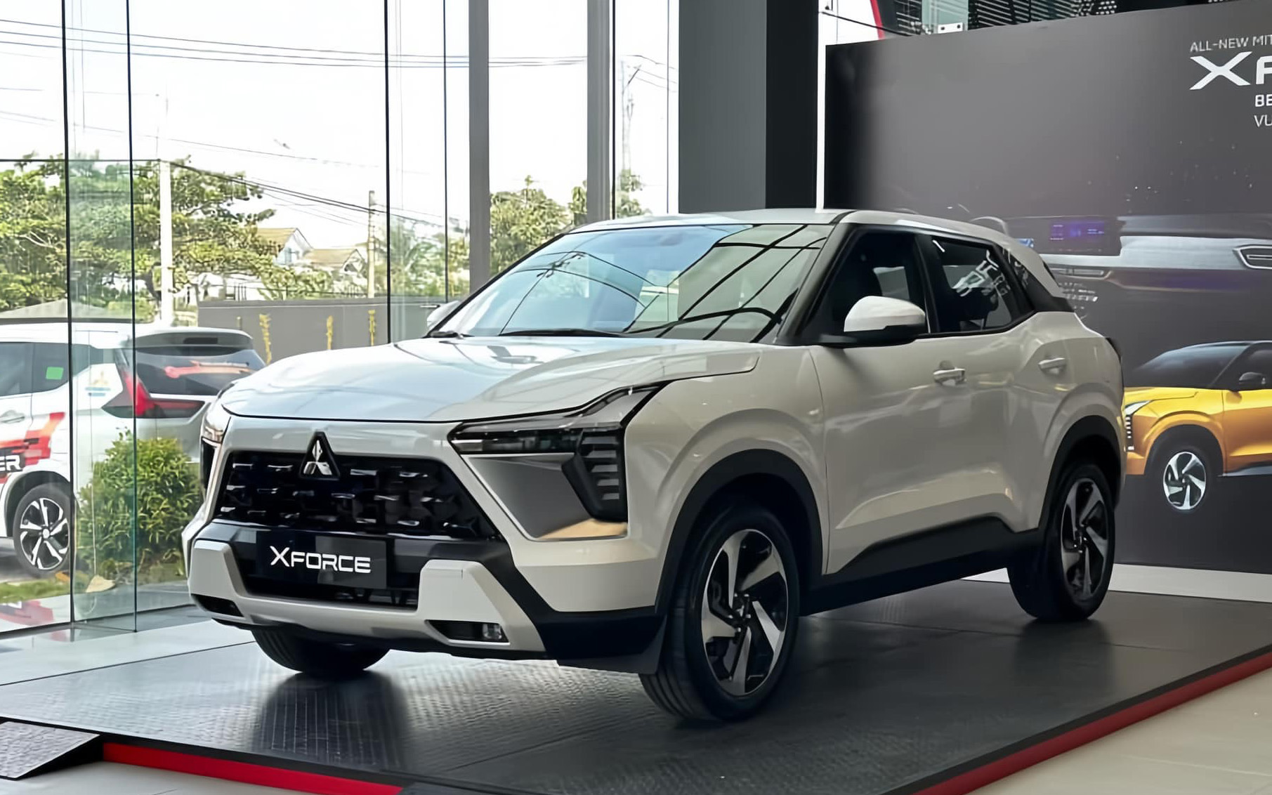 Mitsubishi Xforce màu đen