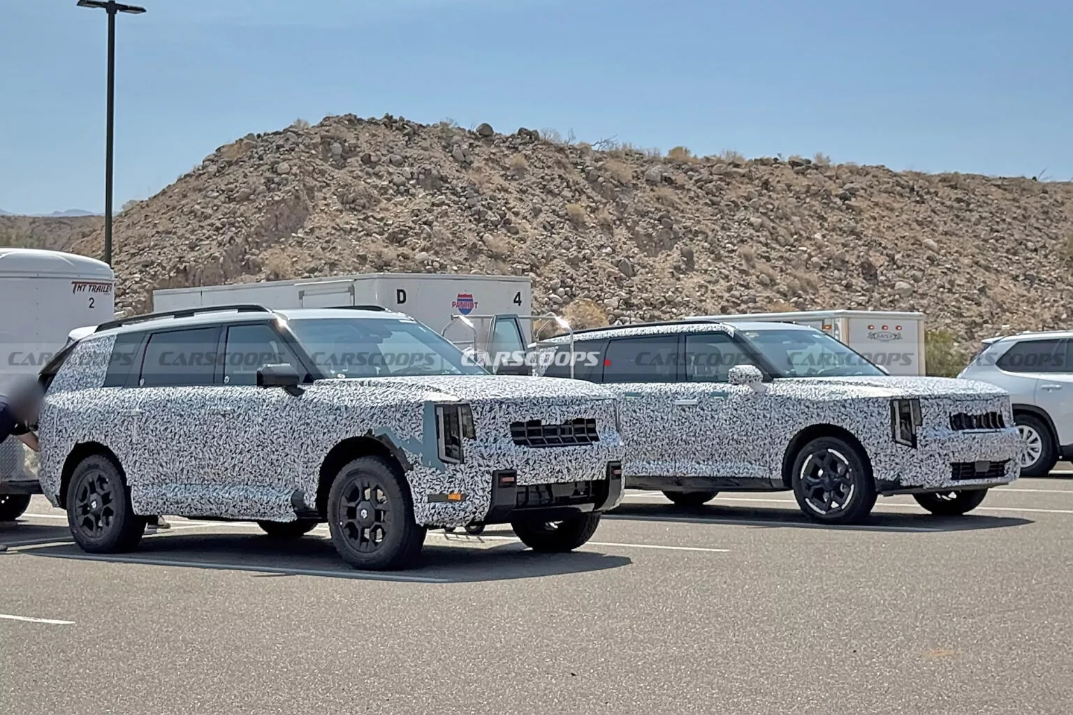 Hai chiếc Kia Telluride bị bắt gặp trên đường thử nghiệm