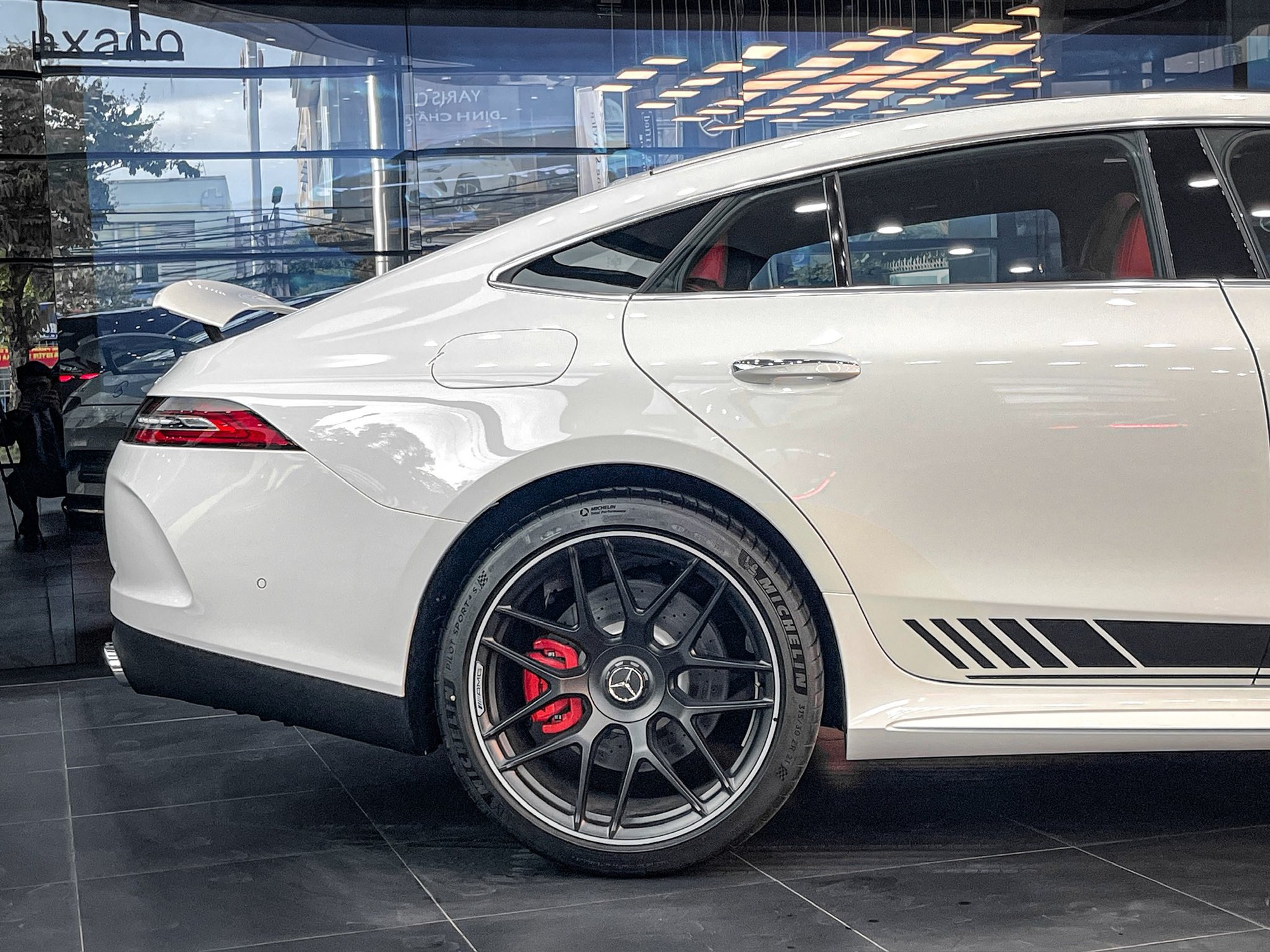 Thiết kế đậm chất thể thao AMG GT 53