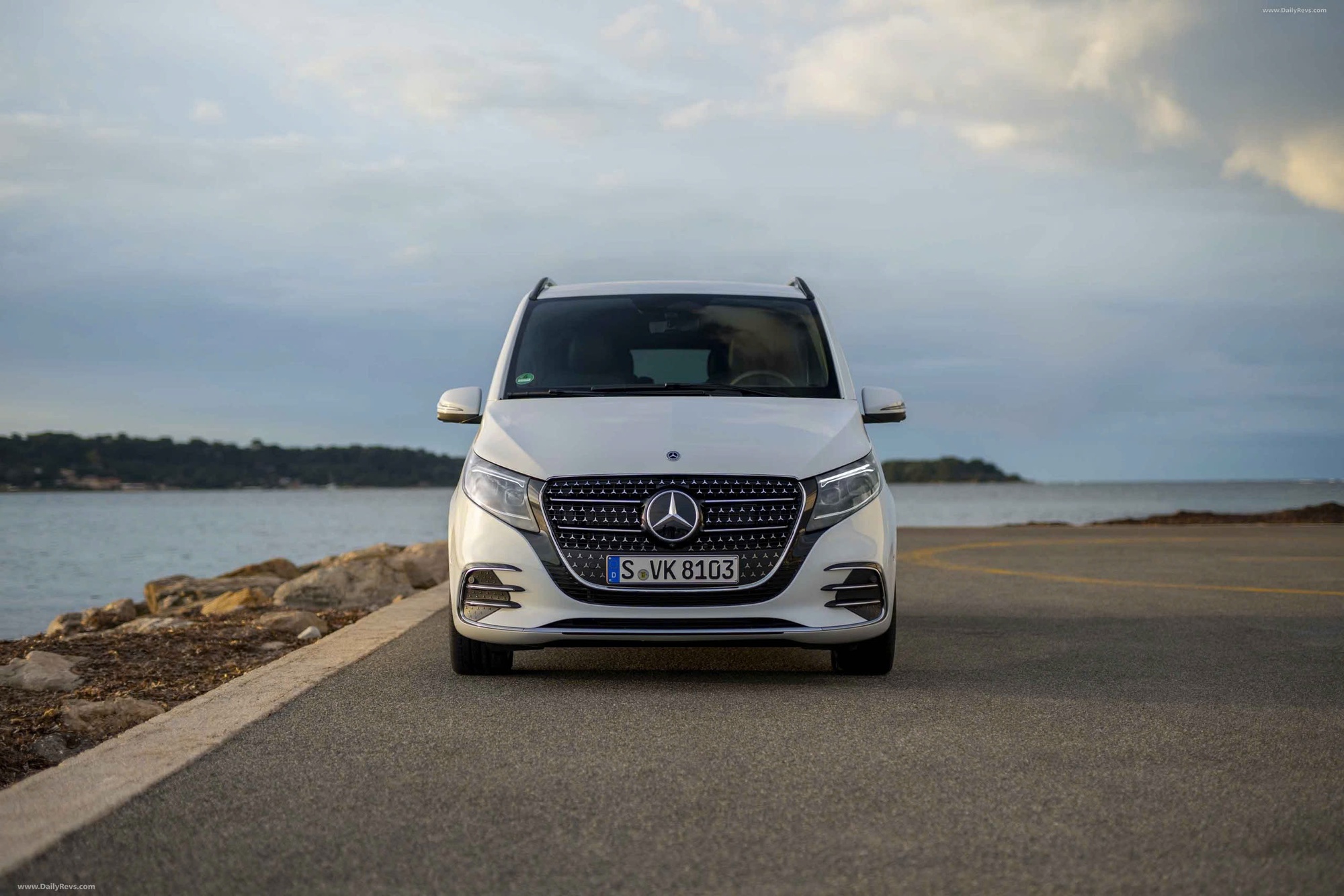 Ngoại thất xe MPV hạng sang
