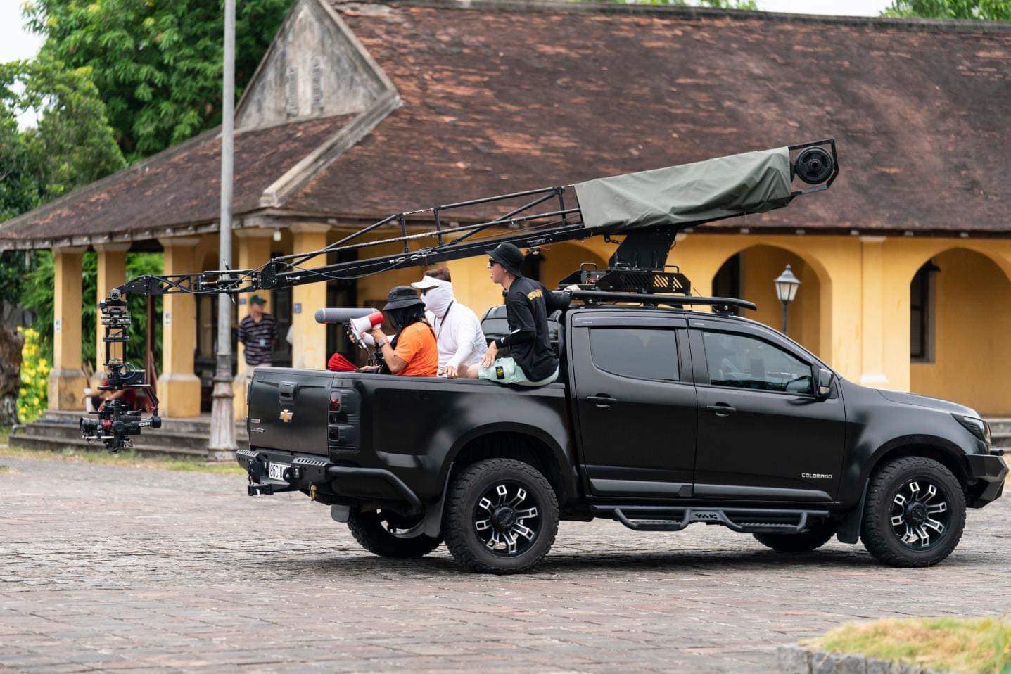 Chiếc Porsche Cayenne được trang bị cần cẩu camera