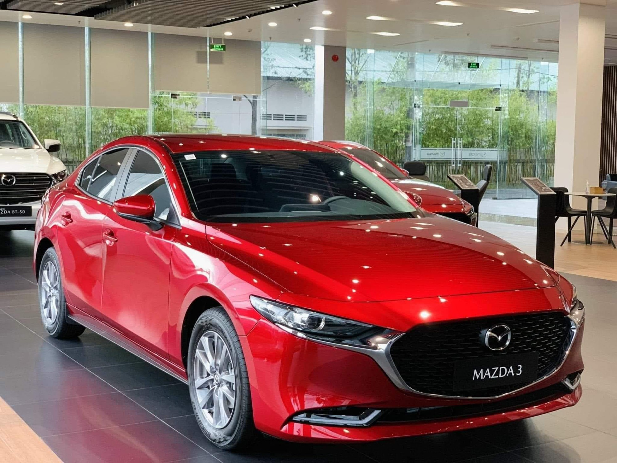 Xe Mazda3 màu đỏ