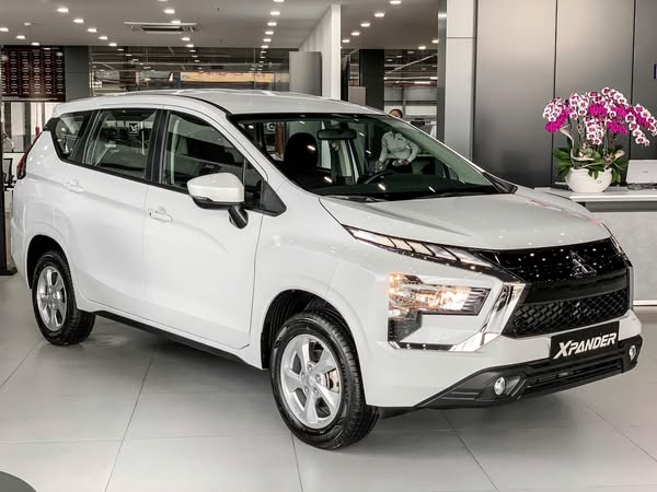 Mitsubishi Xpander màu xám