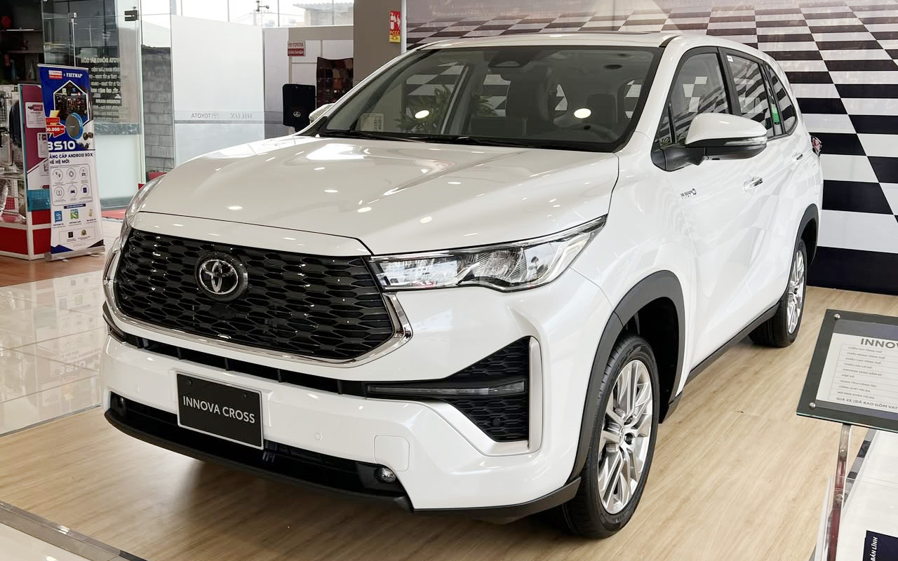 Đại lý báo Toyota Innova Cross sắp có bản giá rẻ