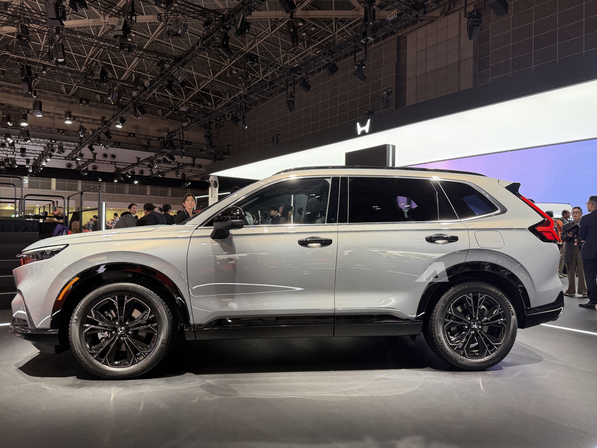 Hệ dẫn động 4 bánh toàn thời gian trên Honda CR-V e:HEV RS Black Edition Dẫn động AWD trên xe