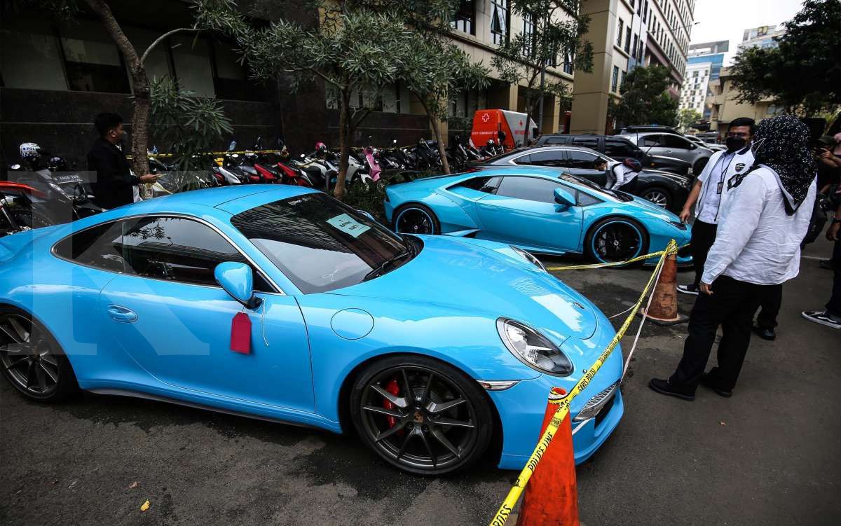 Porsche 911 Carrera 4S màu xanh trong phiên đấu giá