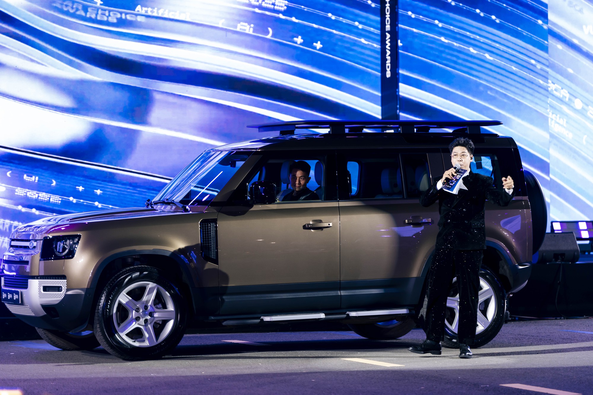 Xe Defender 110 tại Gala CCA