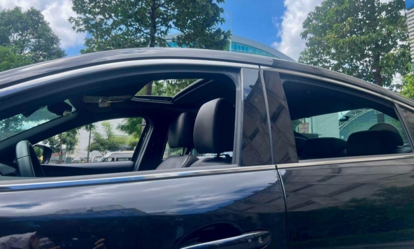 Phơi nắng nội thất ô tô sau bão Phơi nắng giúp khử ẩm và diệt khuẩn cho xe