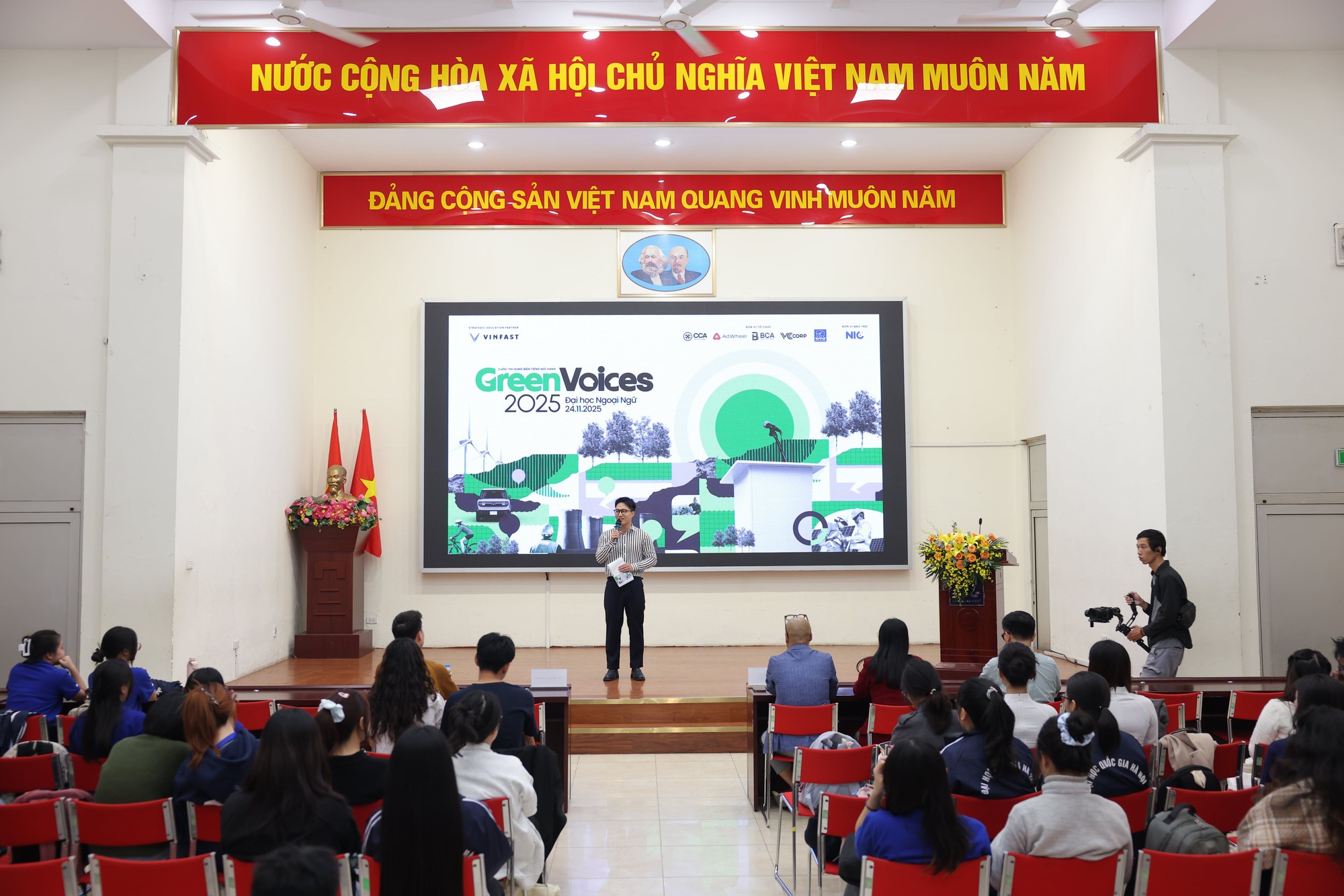 Sinh viên nói về tầm quốc gia của xe điện Xe điện trong bối cảnh phát triển quốc gia