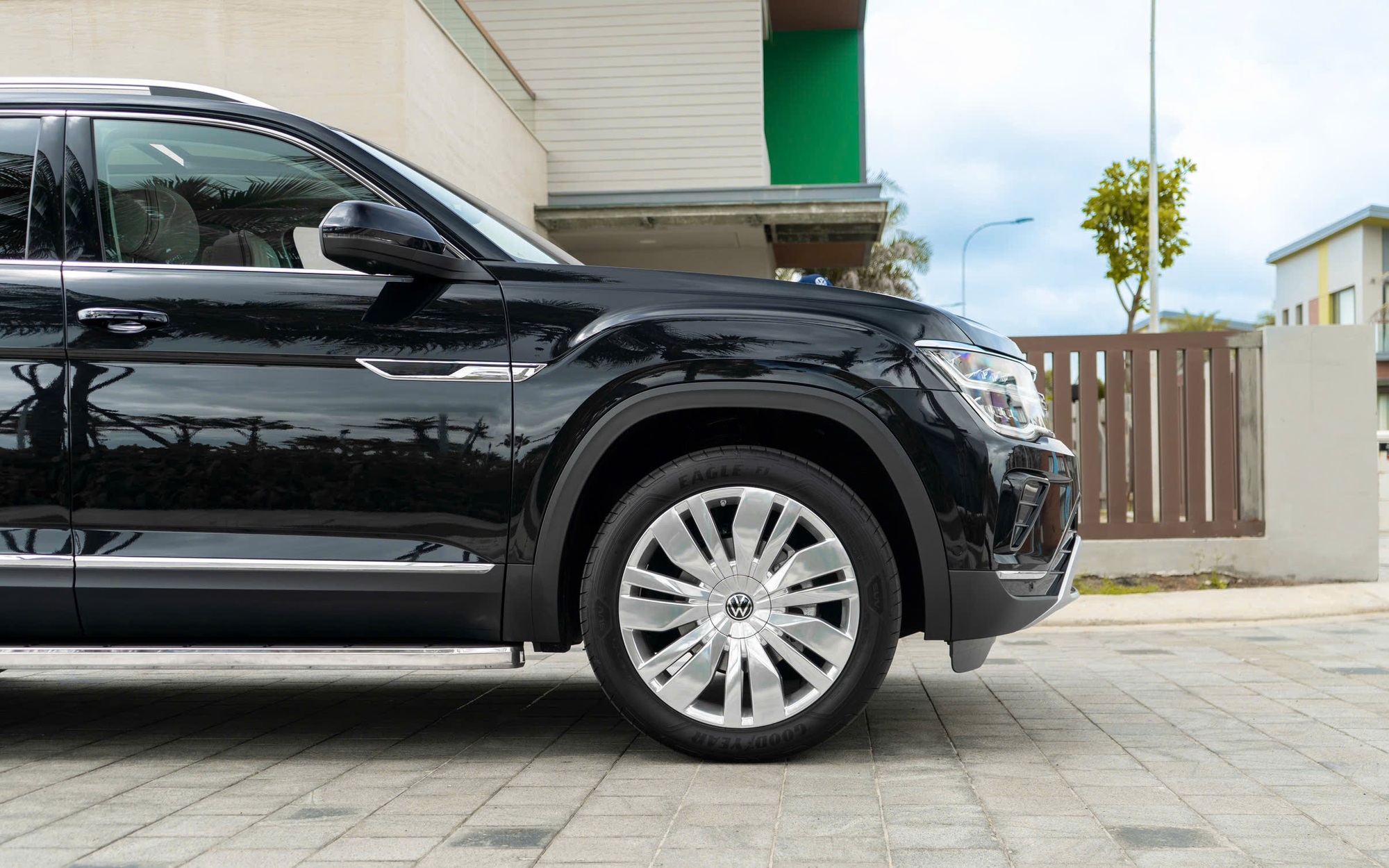 Mâm 21 inch nổi bật trên VW Teramont bản Chủ tịch Bộ mâm kích thước lớn là điểm nhấn so với các phiên bản khác