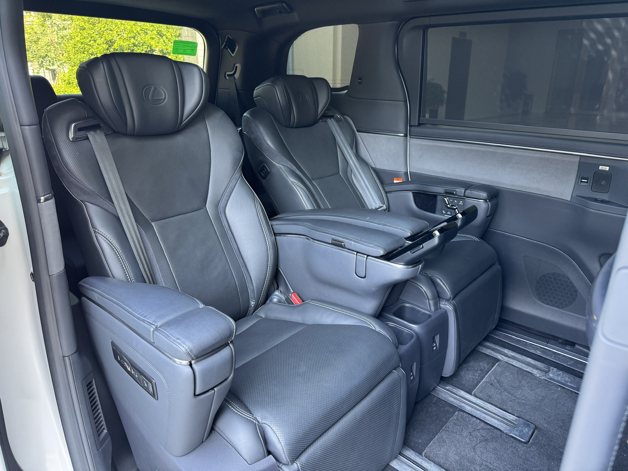 Bố trí ghế sau riêng biệt chuẩn khoang thương gia