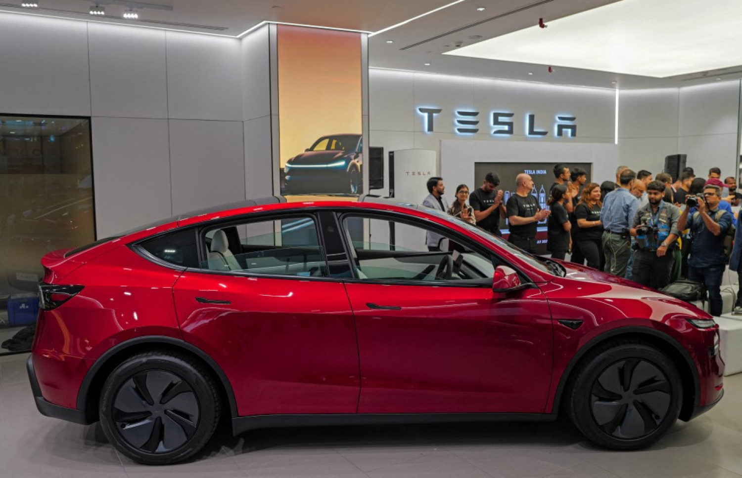 Showroom Tesla Mihaaru