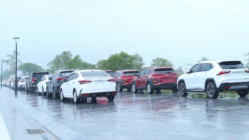 Sau bão, xe không ngập nước vẫn có nguy cơ bị hư hại: Những vị trí cần kiểm tra kỹ Cát mịn tích tụ dưới gầm xe sau bão