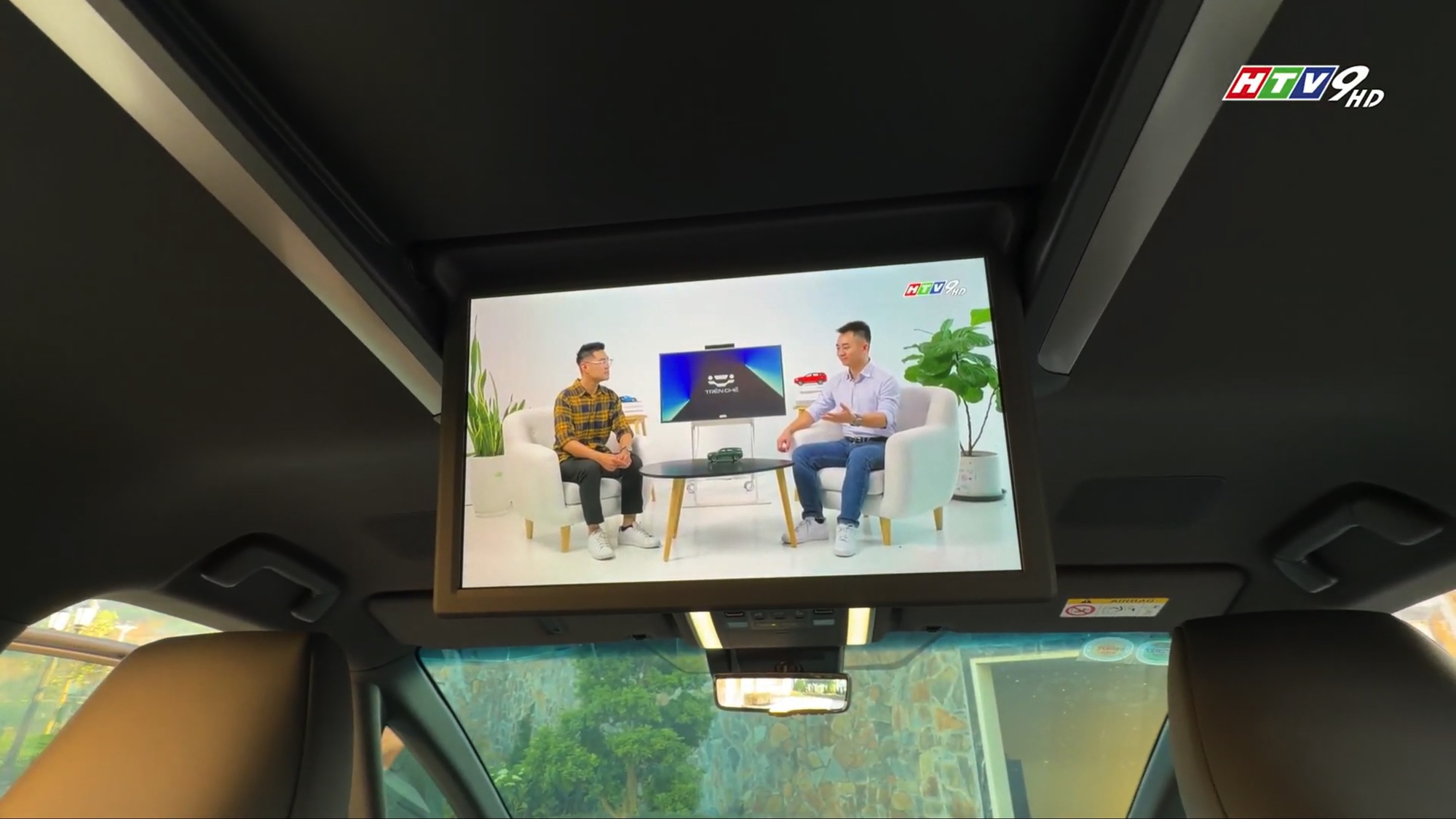 Màn hình giải trí tích hợp kết nối smartphone và dàn loa cao cấp