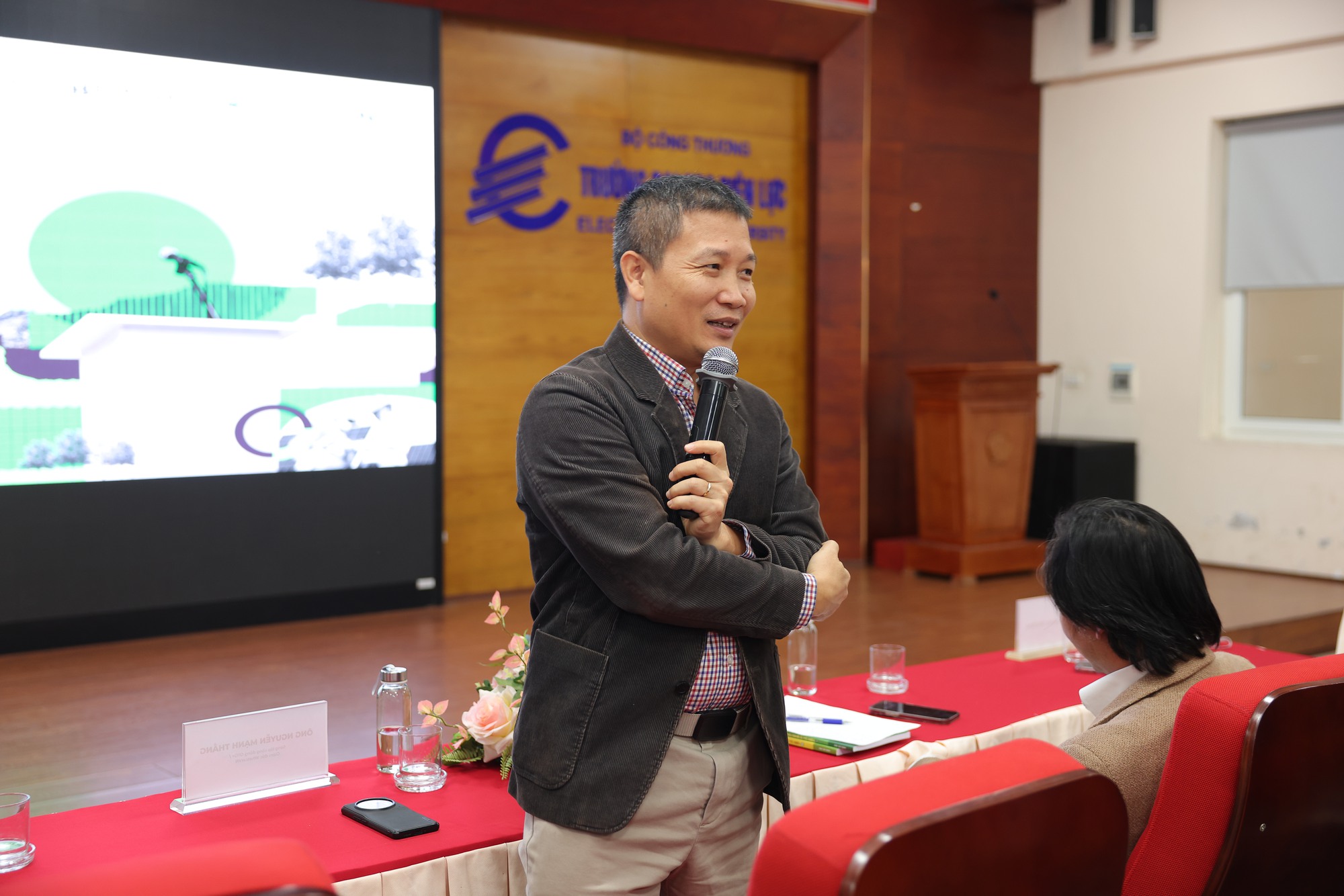 Giám khảo Nguyễn Mạnh Thắng