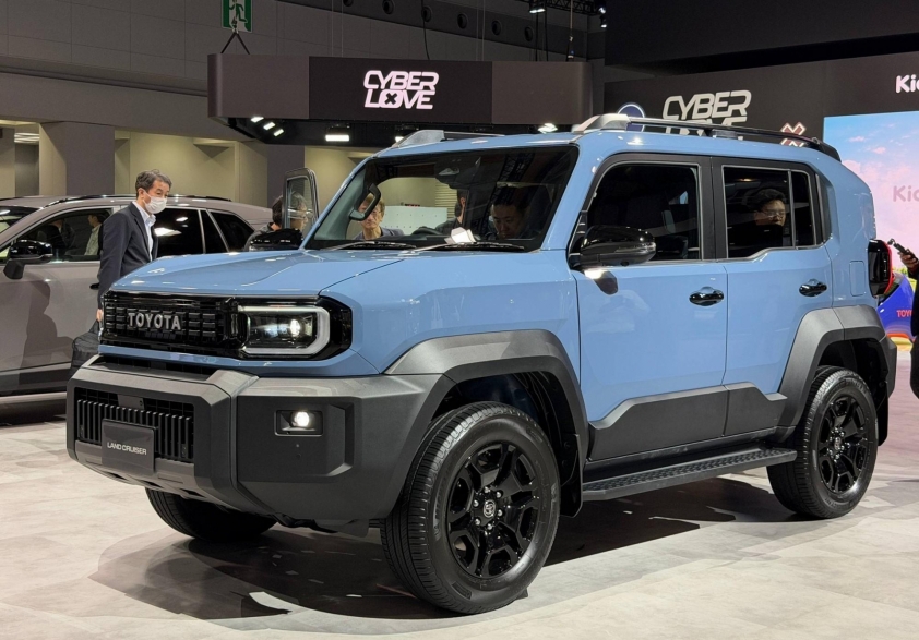 Toyota Land Cruiser FJ 15 Toyota Land Cruiser FJ kiểu dáng retro, vuông vức