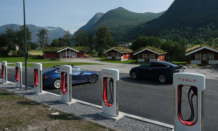 Trạm sạc xe điện Tesla tại Na Uy