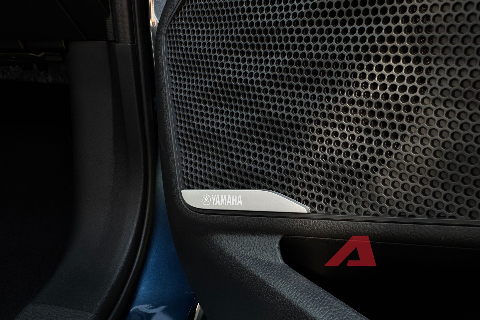 Dàn âm thanh Yamaha trên Mitsubishi Destinator Ultimate