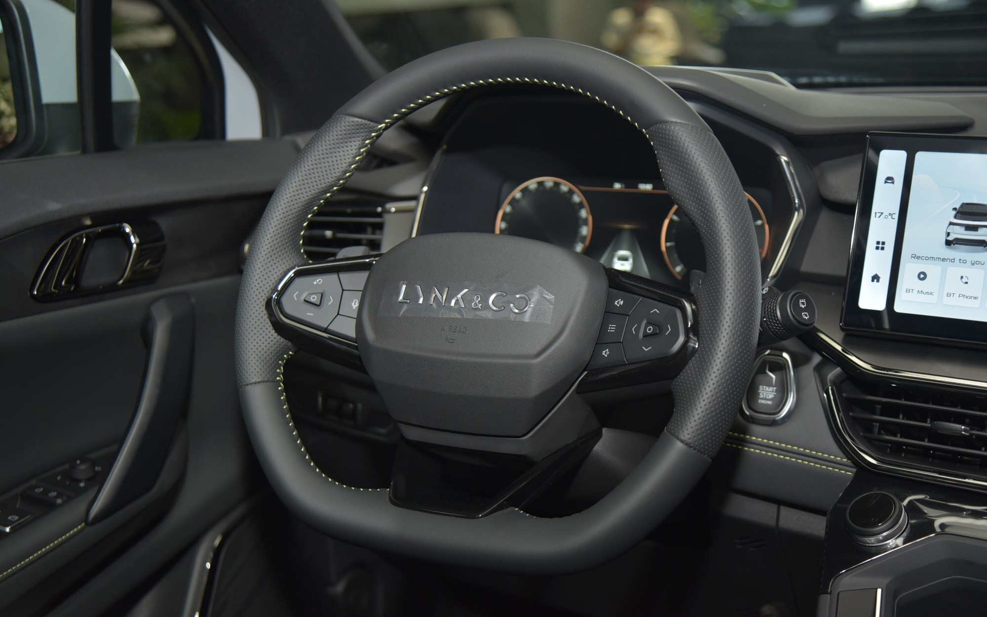 Trang bị an toàn Lynk & Co 06 Core Plus Hệ thống an toàn trên Lynk & Co Core Plus bị cắt giảm đáng kể