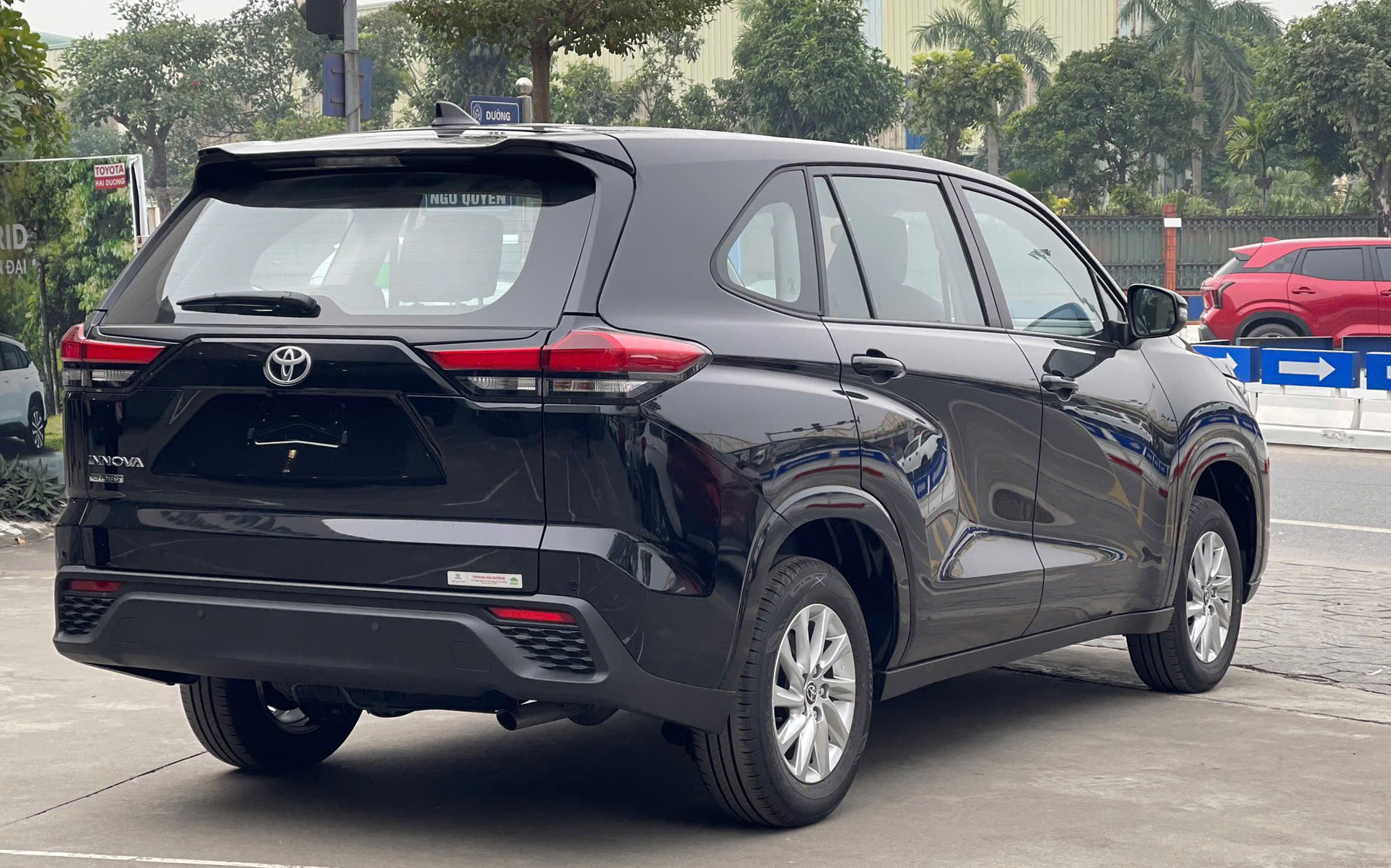 Nội thất Toyota Innova Cross 2.0G Tiện nghi nội thất Toyota Innova Cross 2.0G