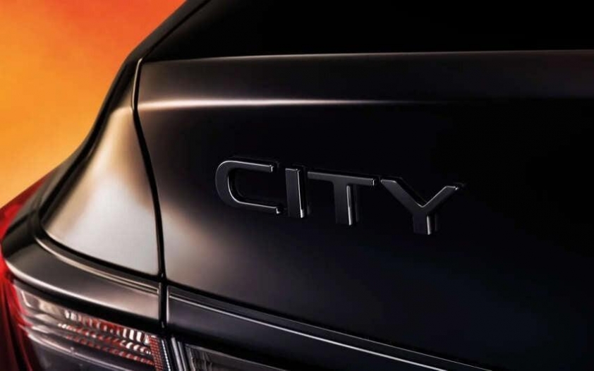 Các chi tiết ngoại thất phủ đen đồng nhất