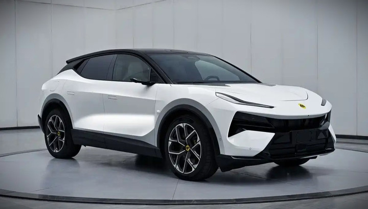 Lưới tản nhiệt phía trước và đèn pha thể hiện ngôn ngữ thiết kế SUV hiện tại