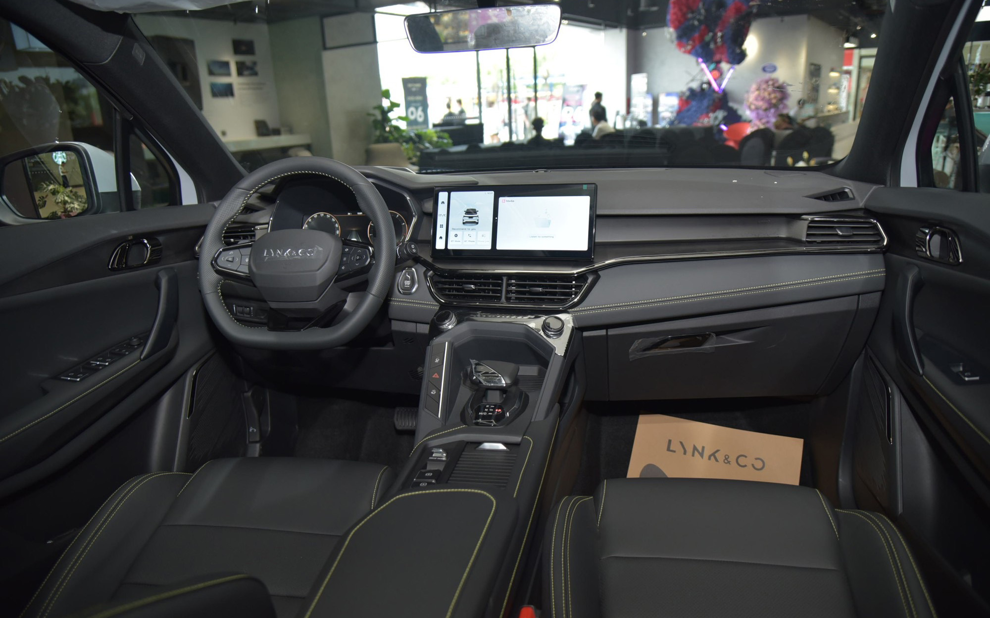 Ngoại thất Lynk & Co 06 Core Plus Thiết kế ngoại thất Lynk & Co Core Plus đơn giản hơn