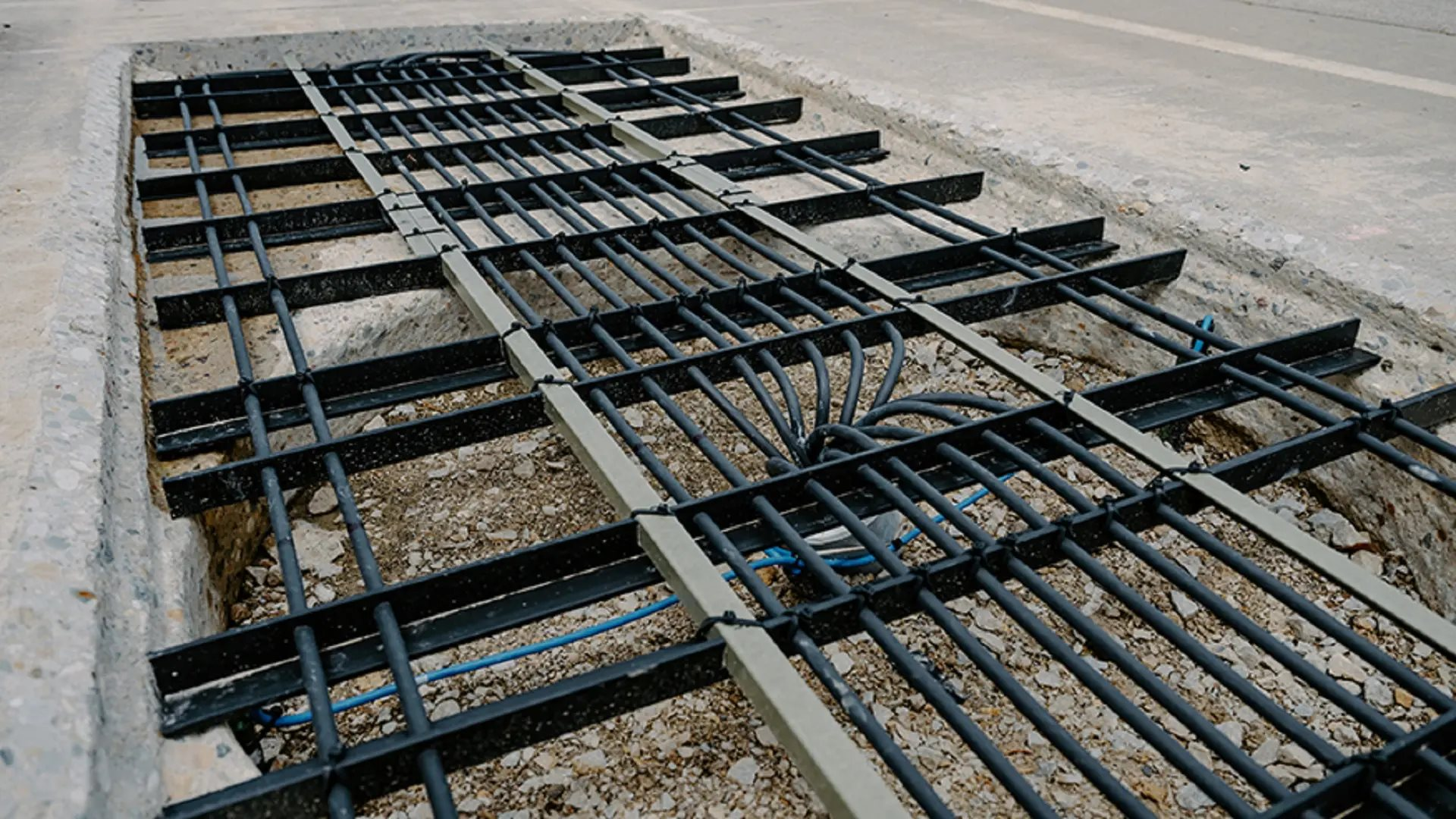 Xe tải điện chạy trên đường cao tốc được lắp hệ thống sạc không dây Xe tải điện trên đường cao tốc với hệ thống sạc