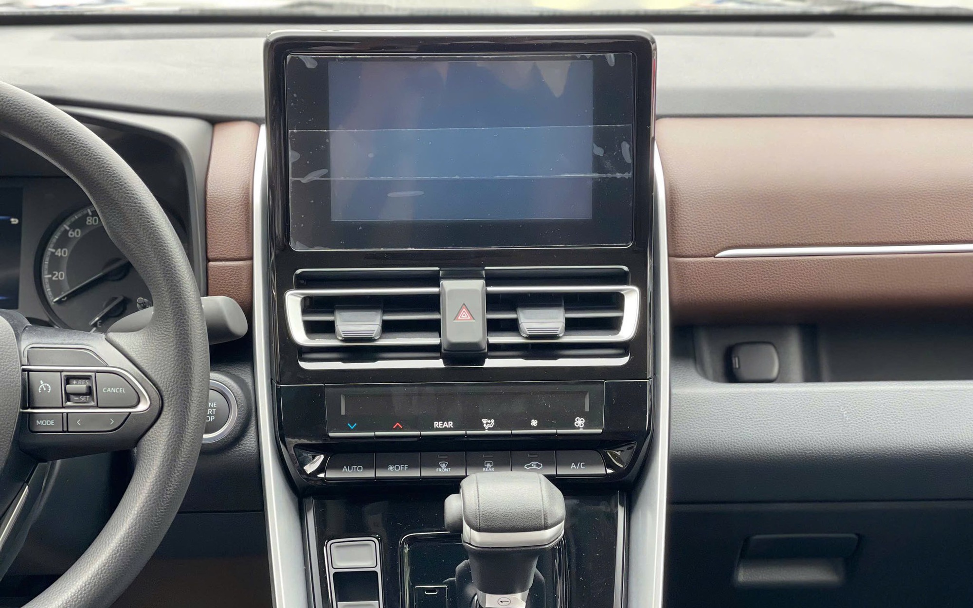 Động cơ Toyota Innova Cross 2.0G Động cơ giữ nguyên của phiên bản giá rẻ