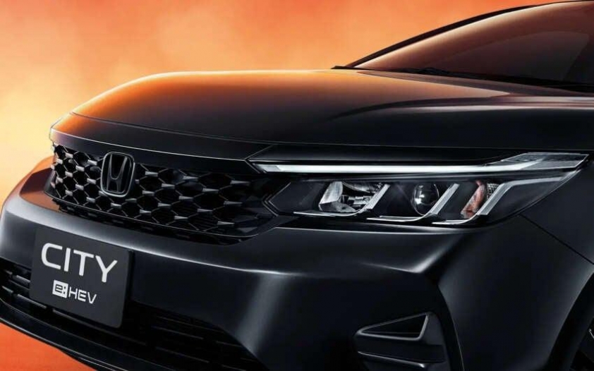 Thiết kế ngoại thất thể thao với bộ mâm sơn đen